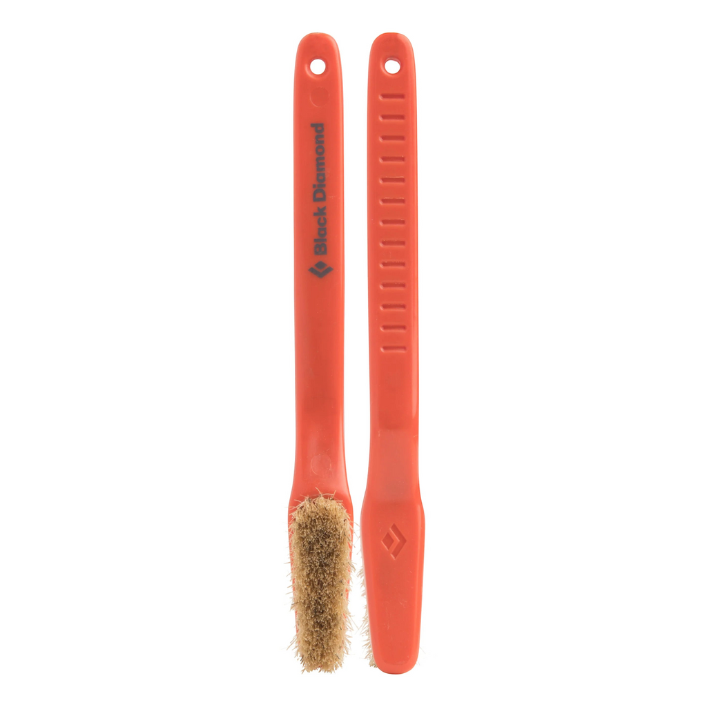 Brosse d'escalade 4c+ orange avec poils en soies naturelles et tête biseautée pour nettoyer les prises de bloc
