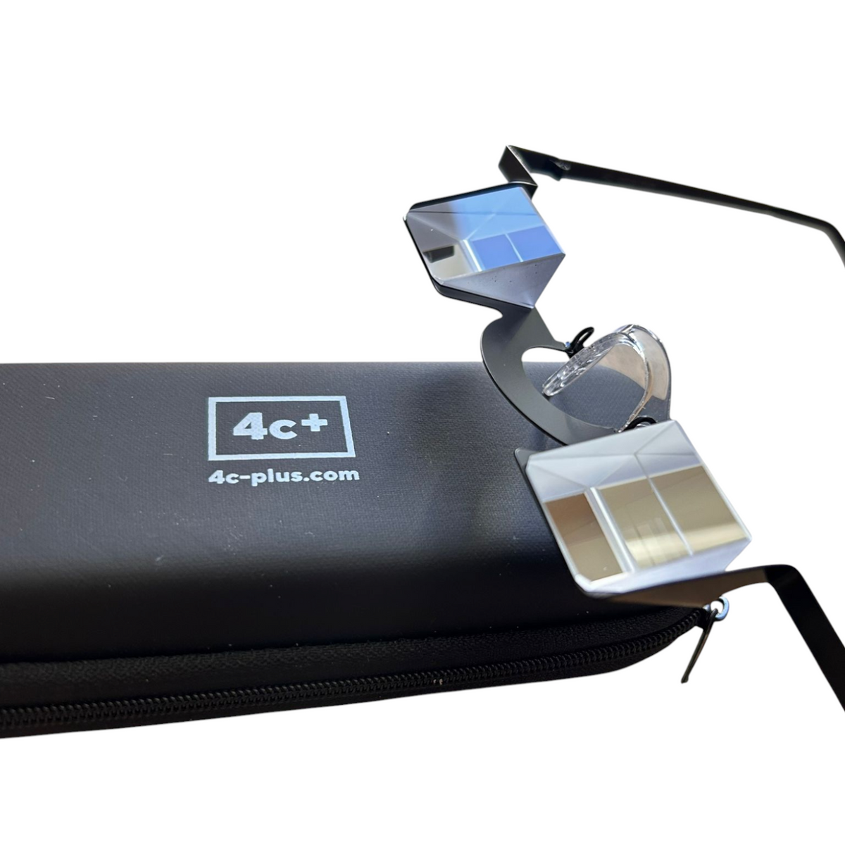 Lunettes d’assurage 4c+ noires avec prismes, présentées avec leur étui de protection rigide