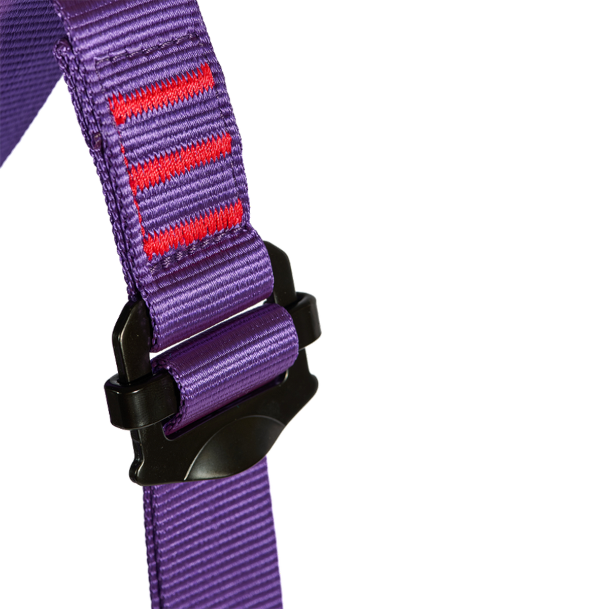 Boucle de réglage noire sur sangle violette avec coutures de sécurité rouges du harnais enfant 4c+ Bambi II