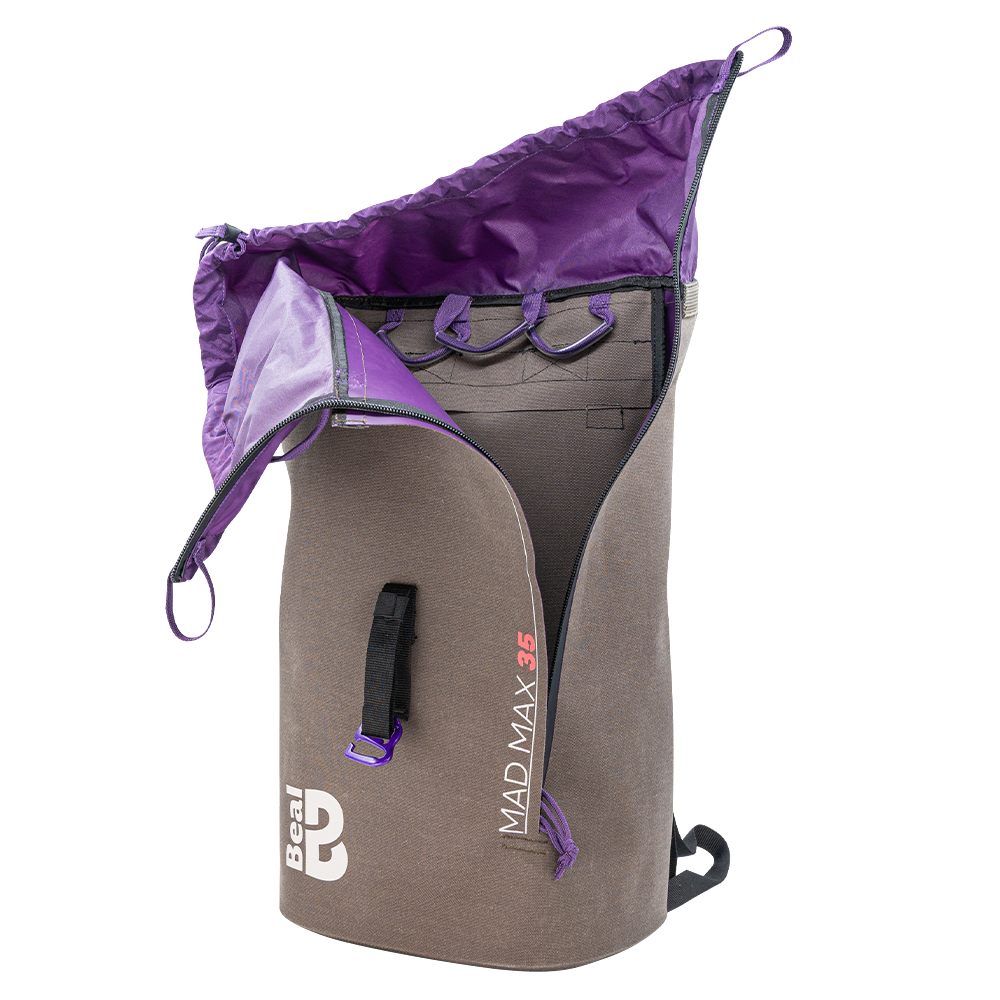 Mochila técnica de escalada 4c+ Beal Mad Max 35 en color gris oscuro con interior morado y apertura de cremallera