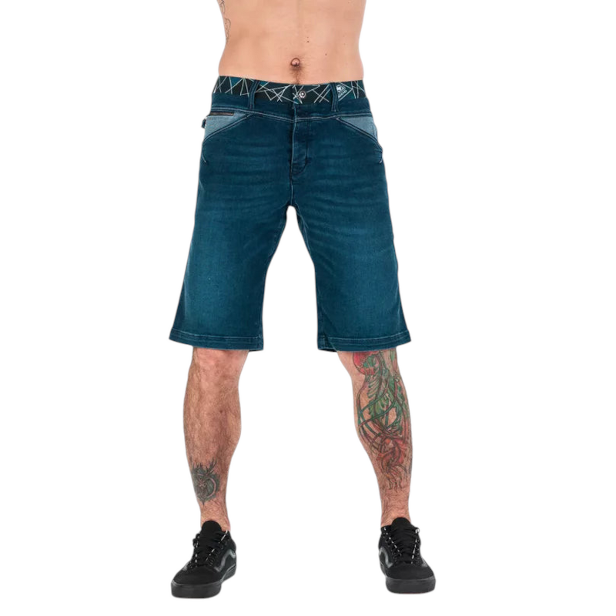 Short d'escalade 4c+ Yaniro bleu stretch avec Magic Belt et poches fonctionnelles porté par un homme