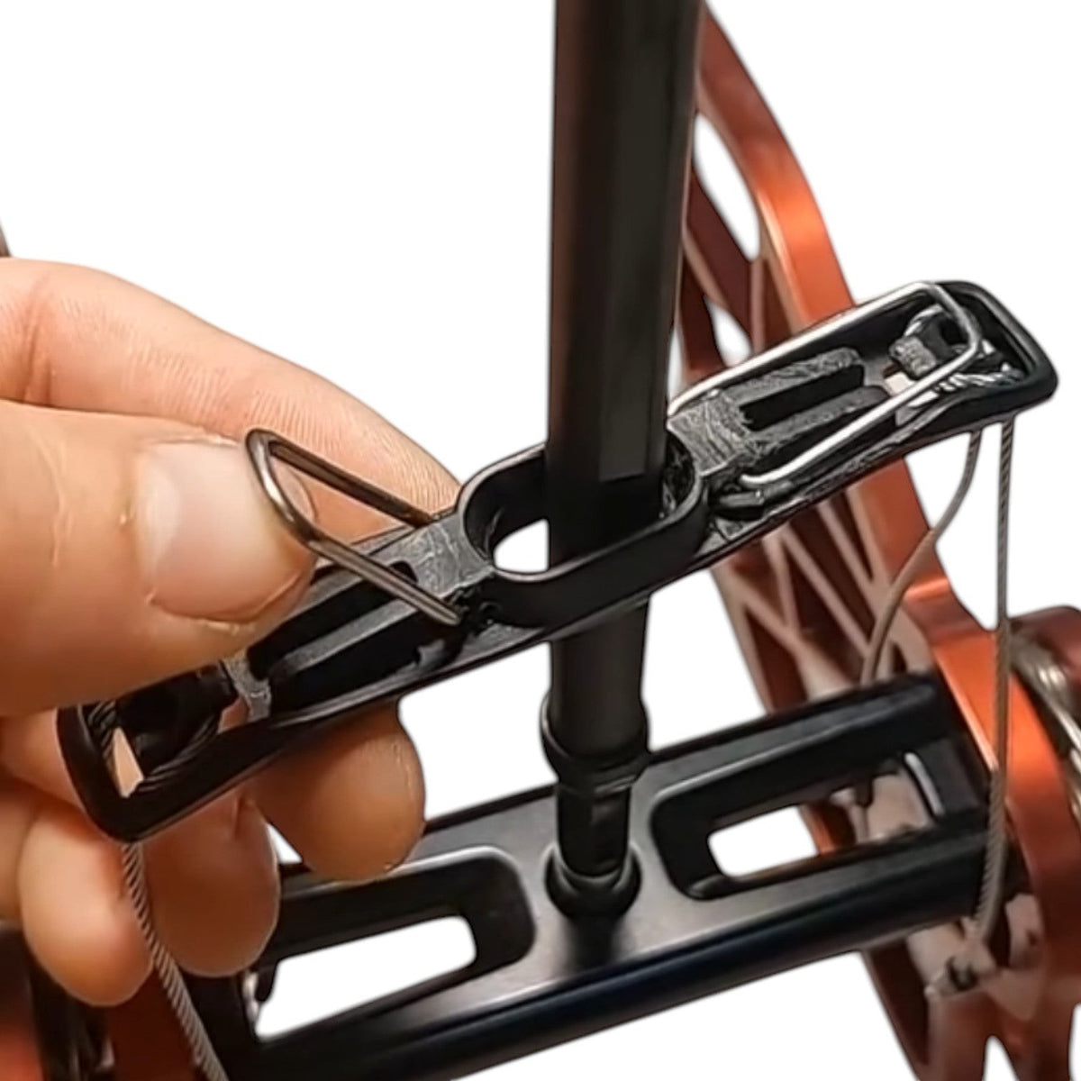 Servicio de reparación de 4c+ para el mecanismo trigger keeper de un friend de escalada, mostrando detalle técnico.