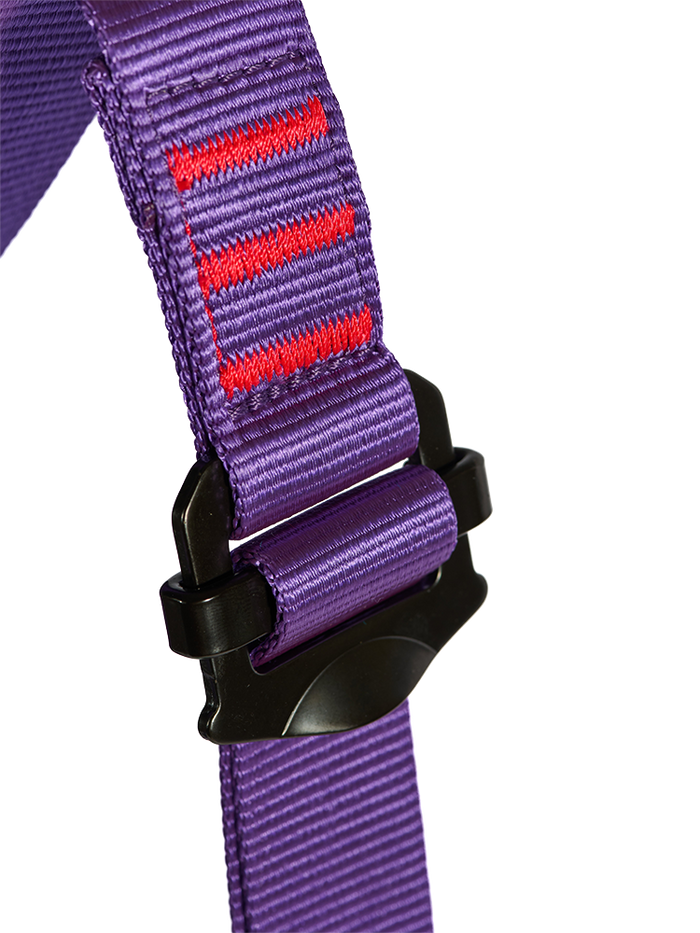 Harnais intégral Beal Bambi II, gros plan d’une boucle de réglage noire sur sangle violette