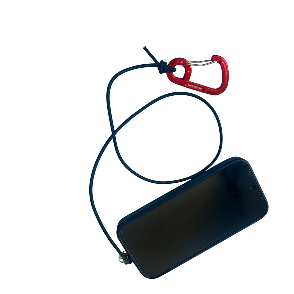 Leash Oops! rouge attaché à un smartphone par le cordon élastique