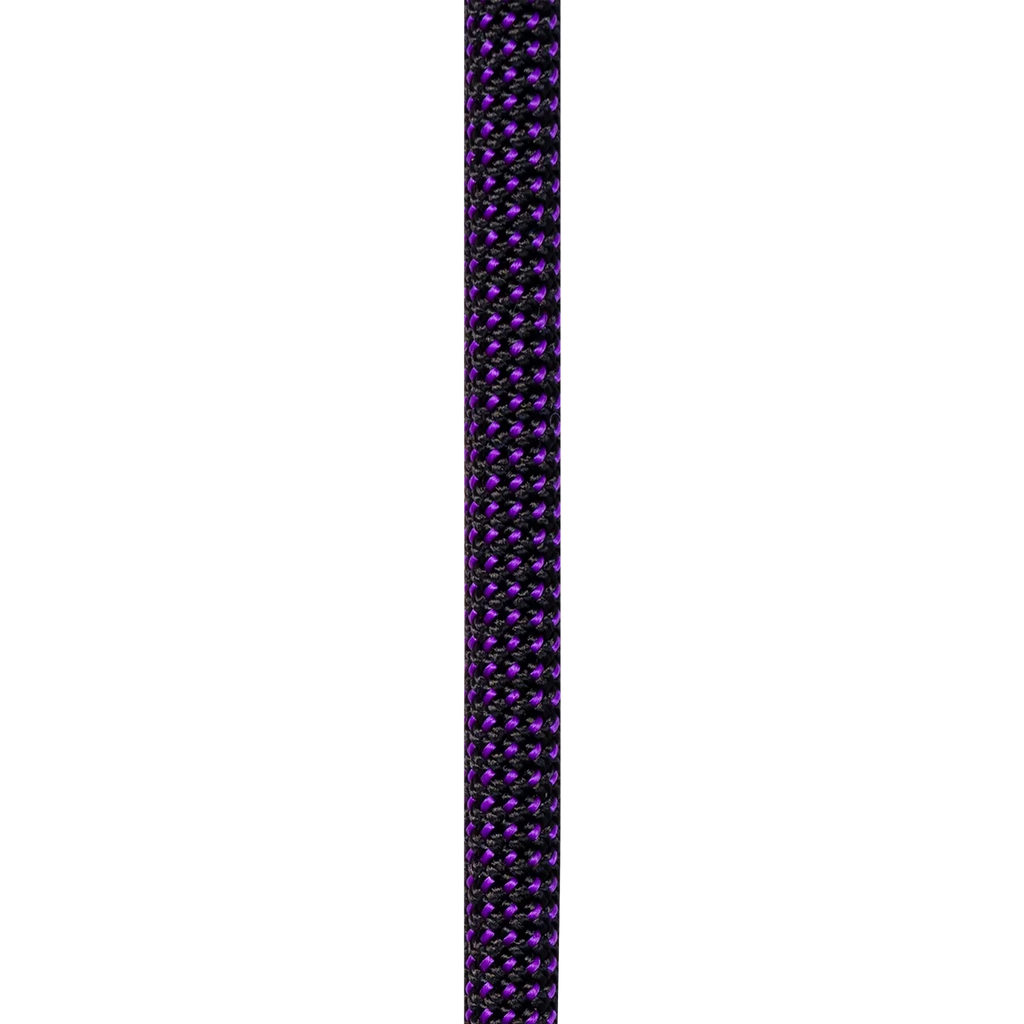 Détail du tressage de la corde Beal Joker 9,1 mm bleue pour escalade et alpinisme, avec unicore, dry cover et thermofluid.