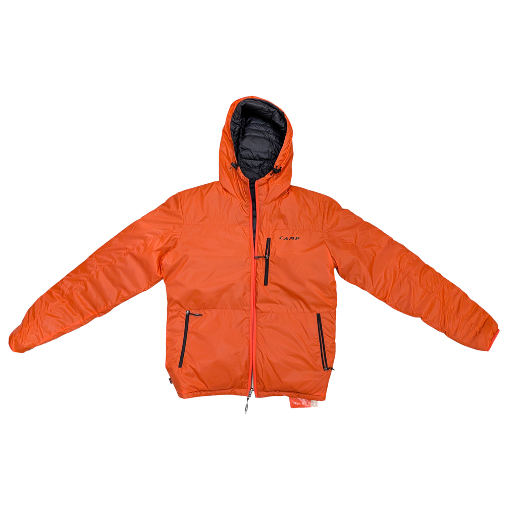 Veste doudoune réversible 4c+ CAMP ED Duo orange et noire avec capuche, idéale pour l'alpinisme et le ski.